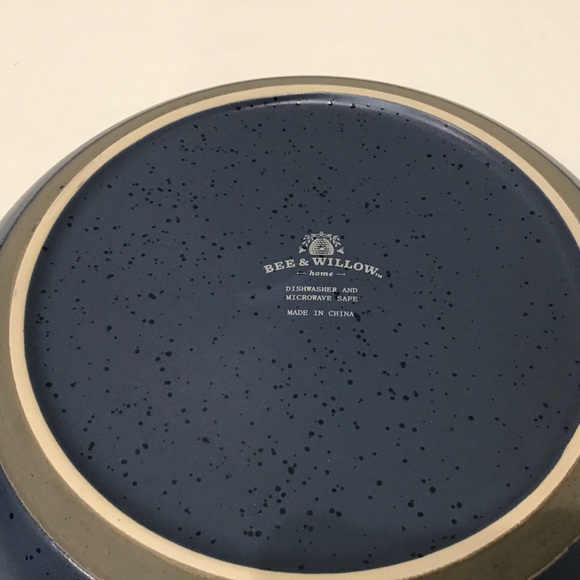 💙 Bee & Willow 10” Navy Blue Stoneware Serving Bowl — Like New! 💙 - Picture 4 of 4